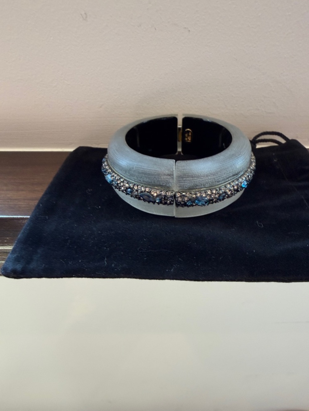 🌟🌟HOST PICK “Alexis Bittar” stunning crystal And Lucite Bracelet - Picture 4 of 5